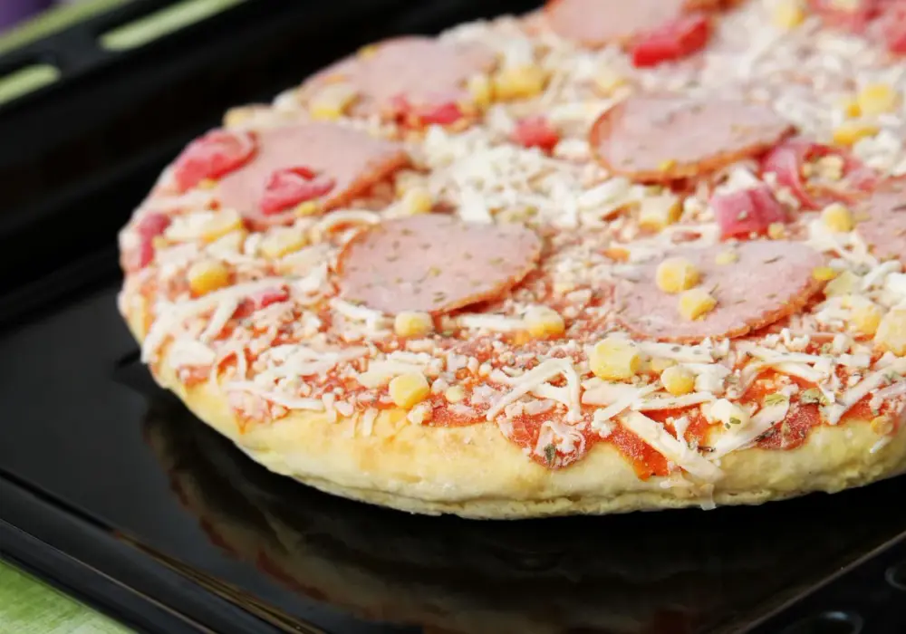 Ile piec mrożoną pizzę? Idealny czas i temperatura