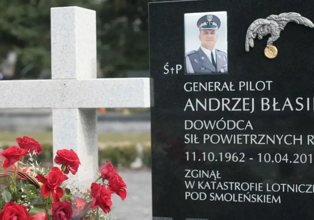 Czy generał Błasik był w kokpicie? Kontrowersje i dowody w sprawie