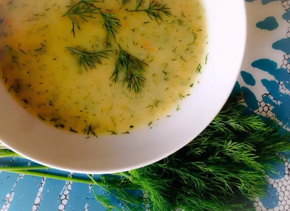 Jak ugotować pyszną zupę koperkową – prosty przepis krok po kroku