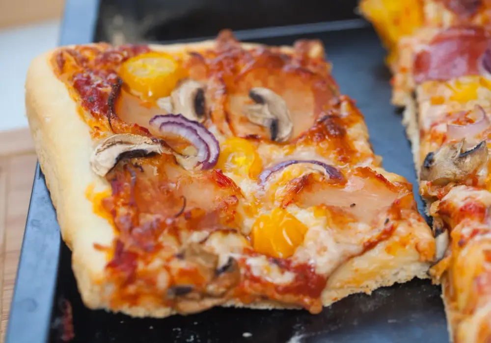Idealna pizza domowa na blasze? Przepis, który zawsze wychodzi!