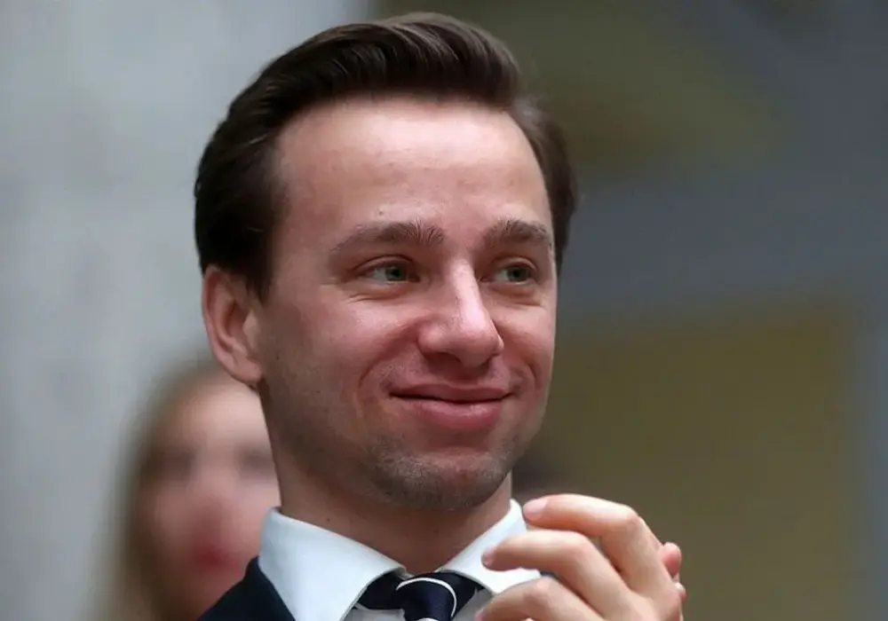Czy Bosak ma studia? Odkryj, dlaczego nie ukończył żadnego kierunku