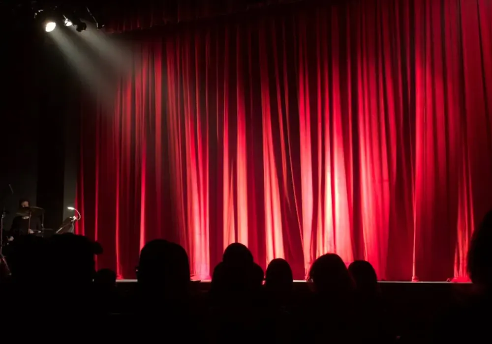 Jak zostać aktorem teatralnym? Od warsztatu do pierwszej roli