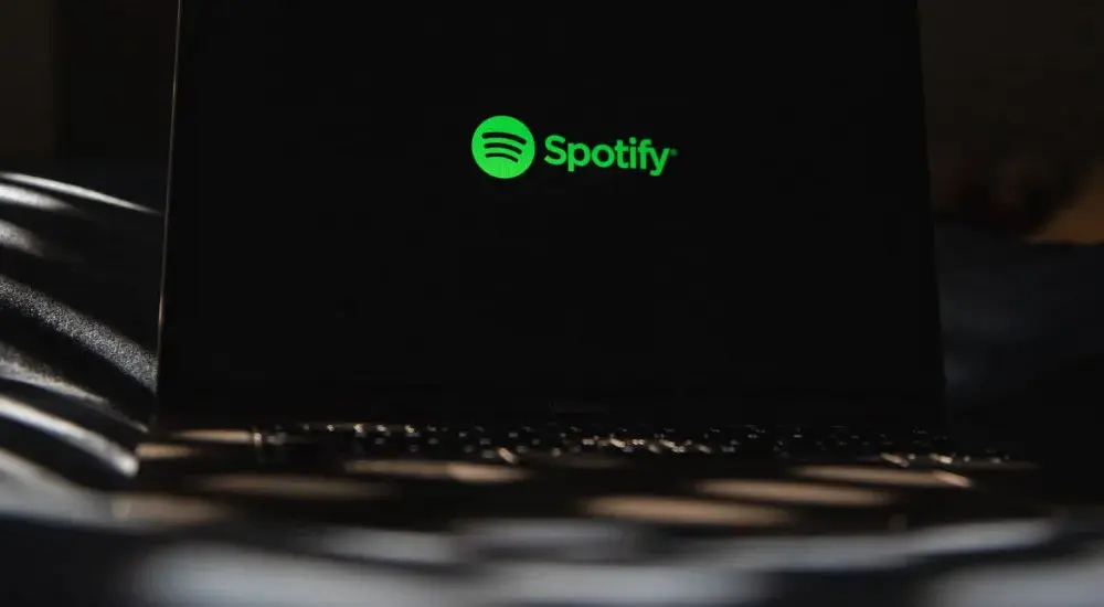 Ile Spotify płaci za 1000 wyświetleń? Fakty, które zaskakują artystów