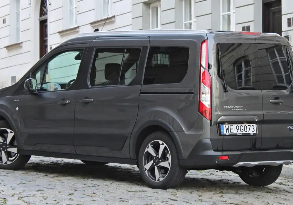 Ford Transit Connect jaki silnik wybrać? Porównanie opcji silnikowych