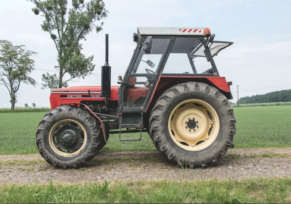 Zetor 7745 ile ma koni? Moc silnika i jego mocne strony w rolnictwie