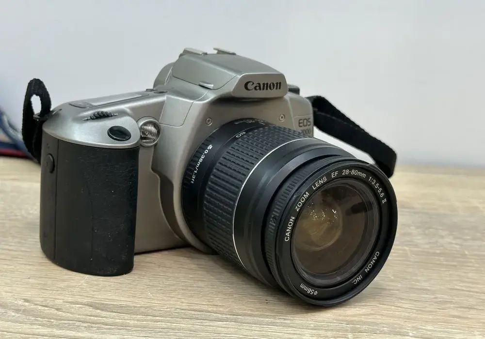 Lustrzanka Canon EOS 3000N – poznaj jej możliwości i opinie użytkowników
