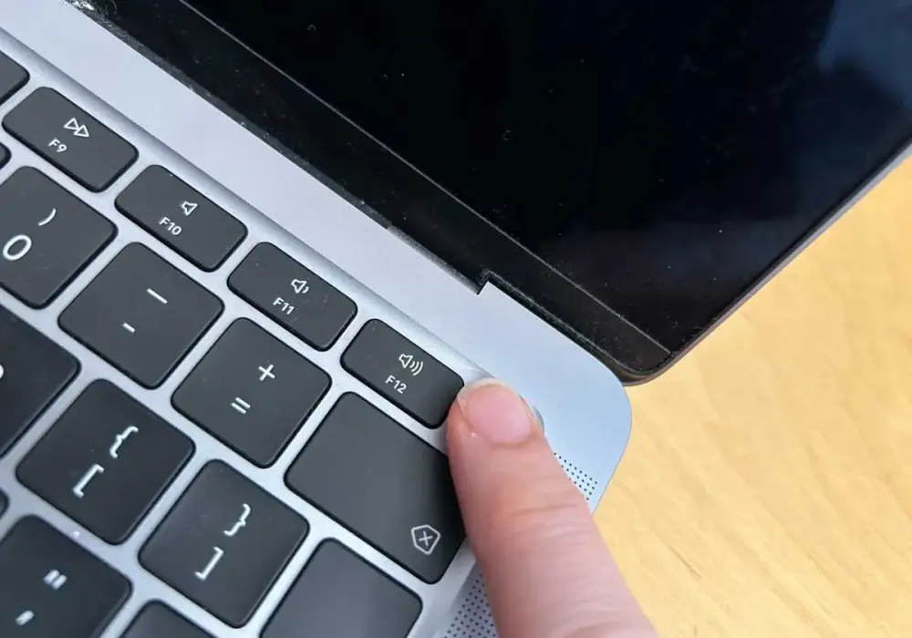 MacBook nie chce się włączyć? Diagnoza i naprawa krok po kroku
