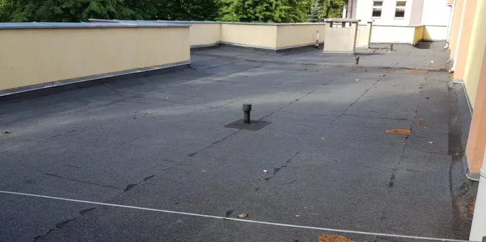Jak naprawić przeciekający dach z blachy i uniknąć kosztownych napraw