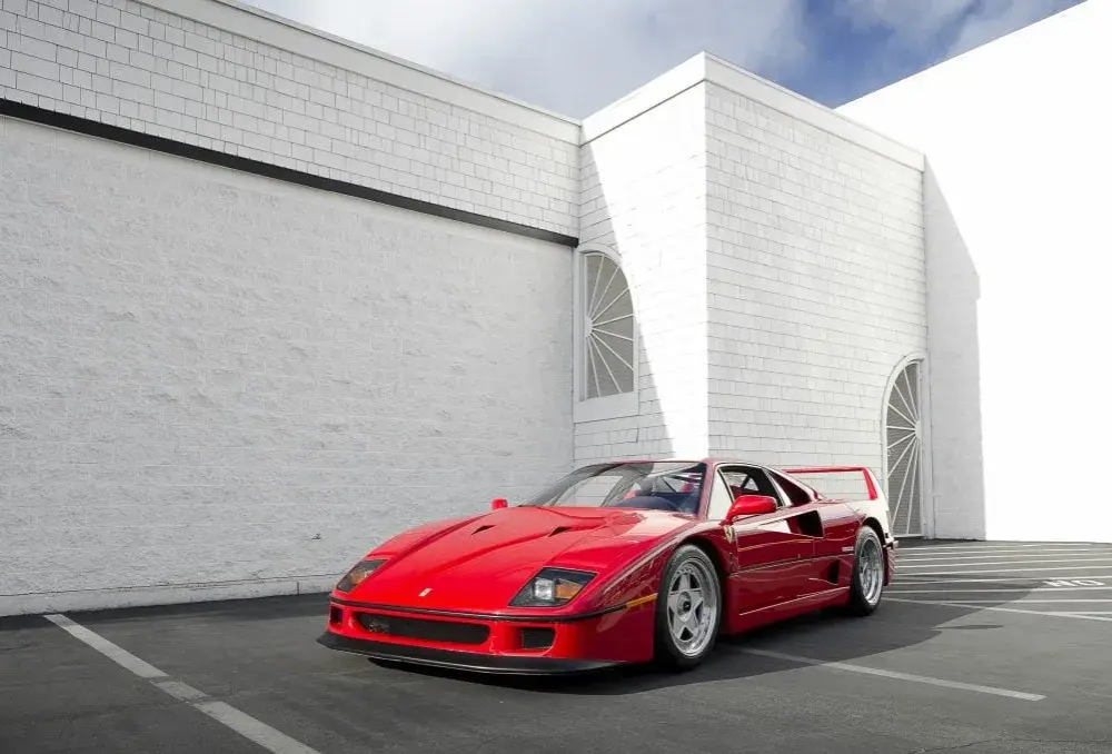 Ile kosztuje Ferrari? Ceny modeli i co wpływa na ich wartość