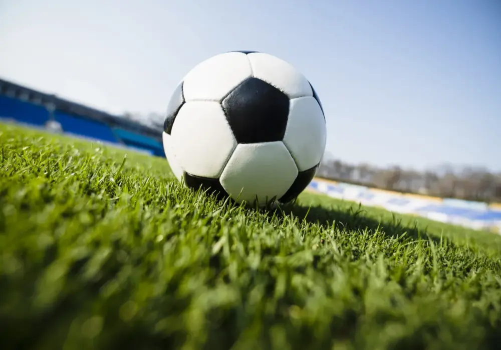 Od kanapy do areny e-sportowej: jak gry piłkarskie stały się globalnym fenomenem