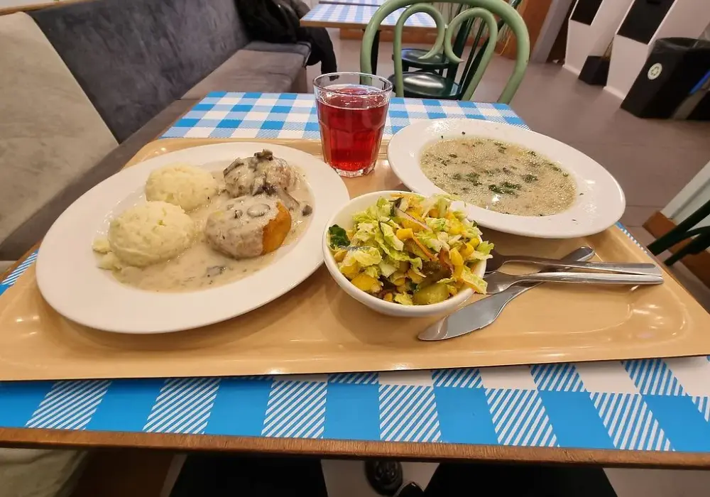 Gdzie zjeść tanio w wegetariańskim barze mlecznym w Warszawie?