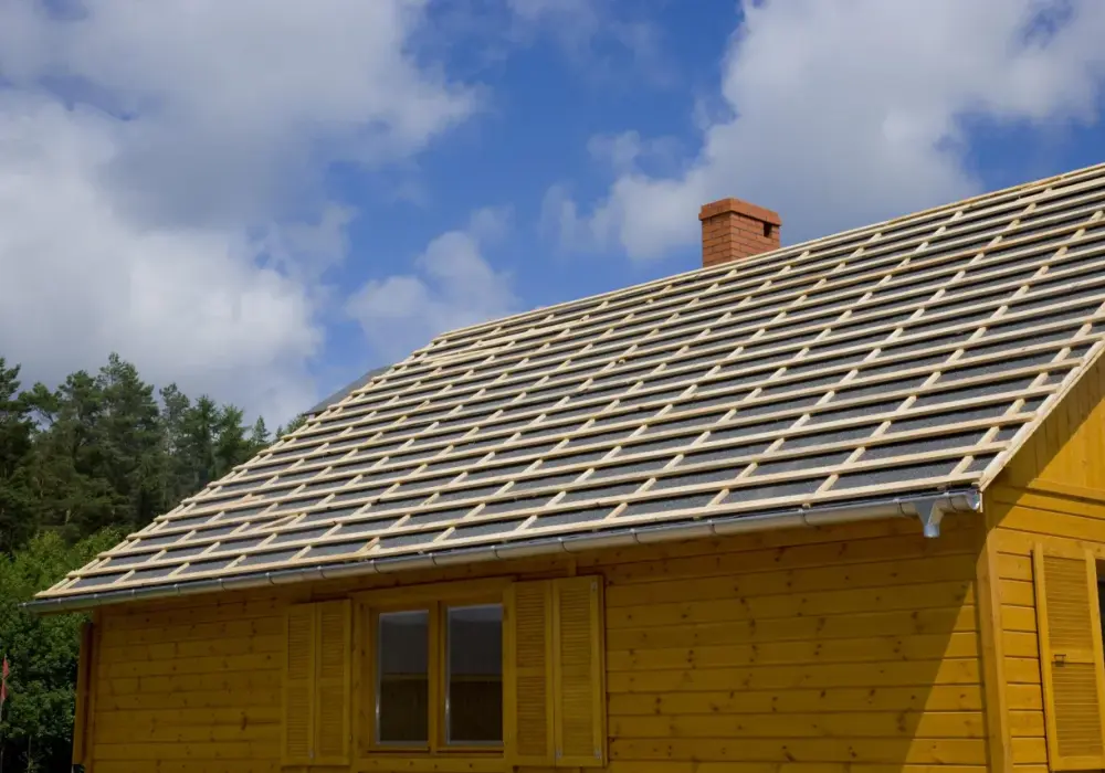 Co ile łaty pod blachodachówkę? Sprawdź rozstaw i okap