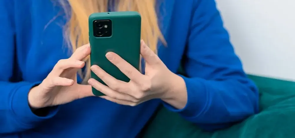 Jak włączyć tryb awaryjny w telefonie – proste sposoby dla Androida i iOS