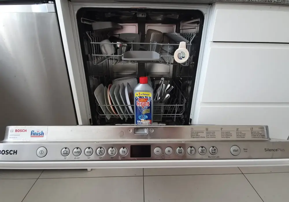 Czyszczenie zmywarki Electrolux - Dlaczego sama chemia nie wystarczy?