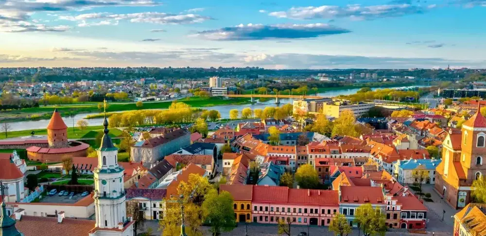 Wycieczki objazdowe z Wrocławia: najlepsze oferty i kierunki 2025