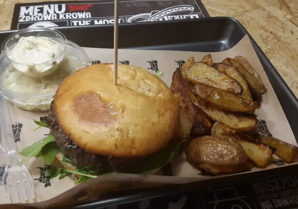 Zdrowa Krowa Katowice: Gdzie zjeść najlepsze burgery i co zamówić?
