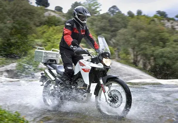 Czy na enduro trzeba mieć prawo jazdy? Oto, co musisz wiedzieć