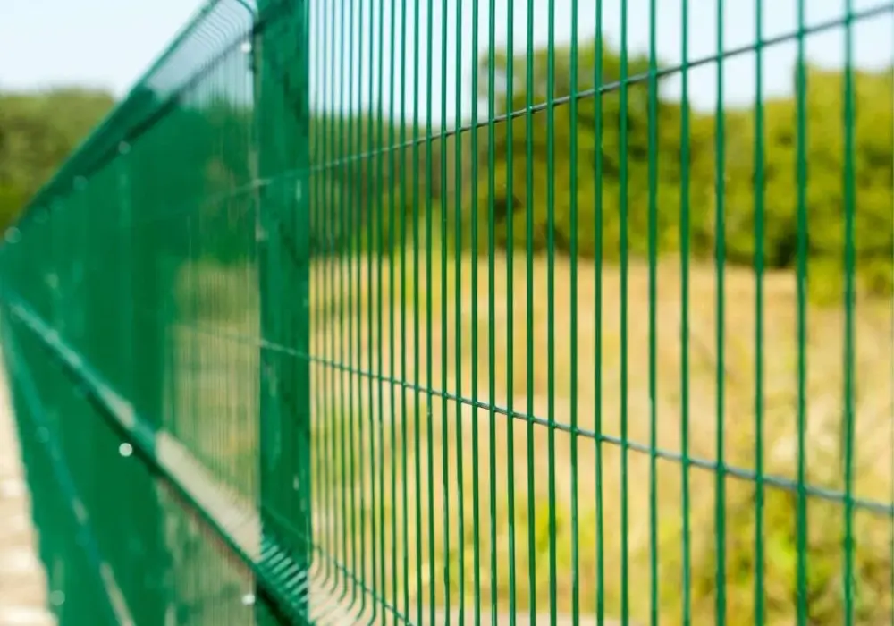 Ile od granicy można postawić ogrodzenie i uniknąć problemów prawnych