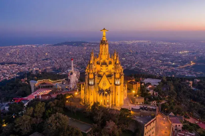 Ile Trwa Lot do Barcelony z Polski? Średni Czas Przelotu Samolotowego