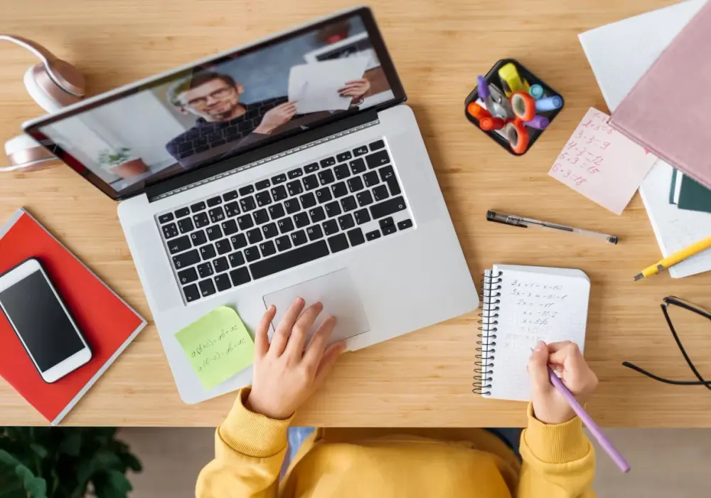 Co to jest nauczanie hybrydowe i jak zmienia edukację w Polsce?