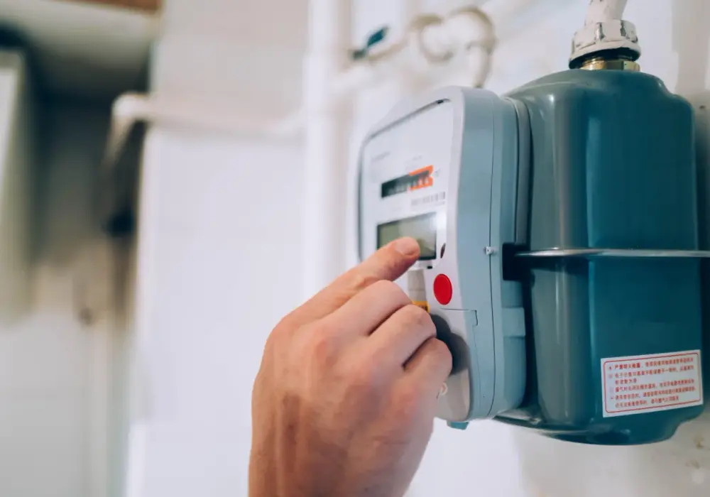 Jak przenieść licznik energii na zewnątrz? Poradnik krok po kroku