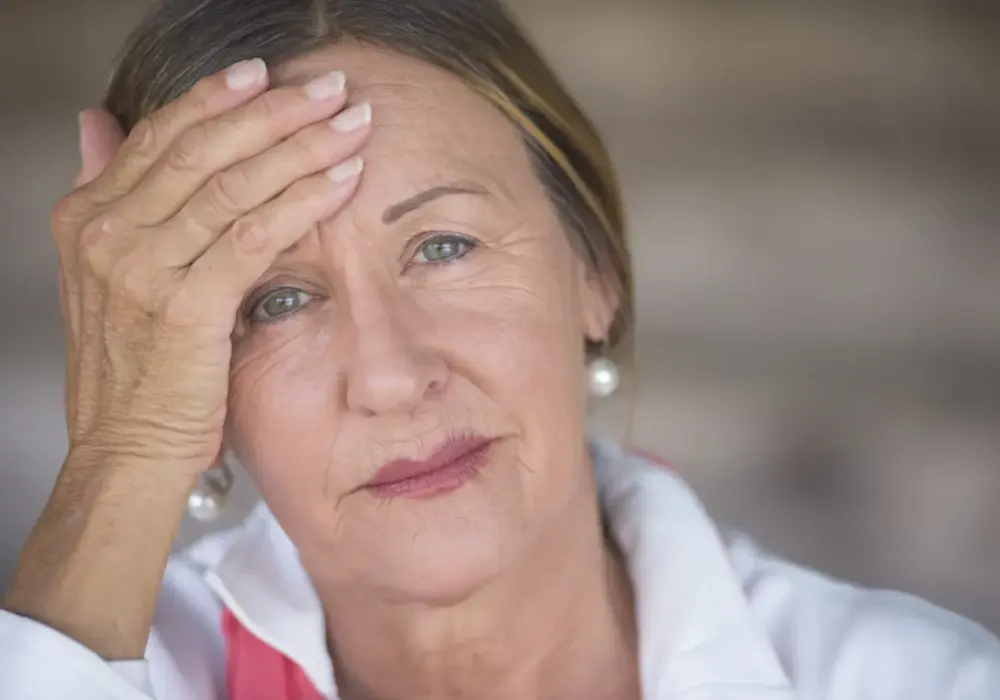 Hormony na menopauzę - kiedy pomagają i jak wybrać bezpieczną terapię?