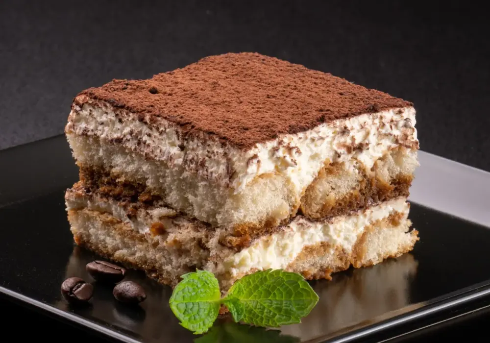 Najprostsze tiramisu - przepis na kremowy deser bez pieczenia