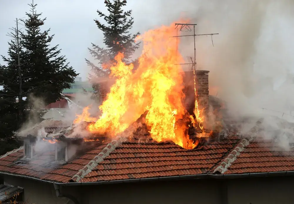 Jak rozpoznać pożar sadzy w kominie i uniknąć niebezpieczeństwa