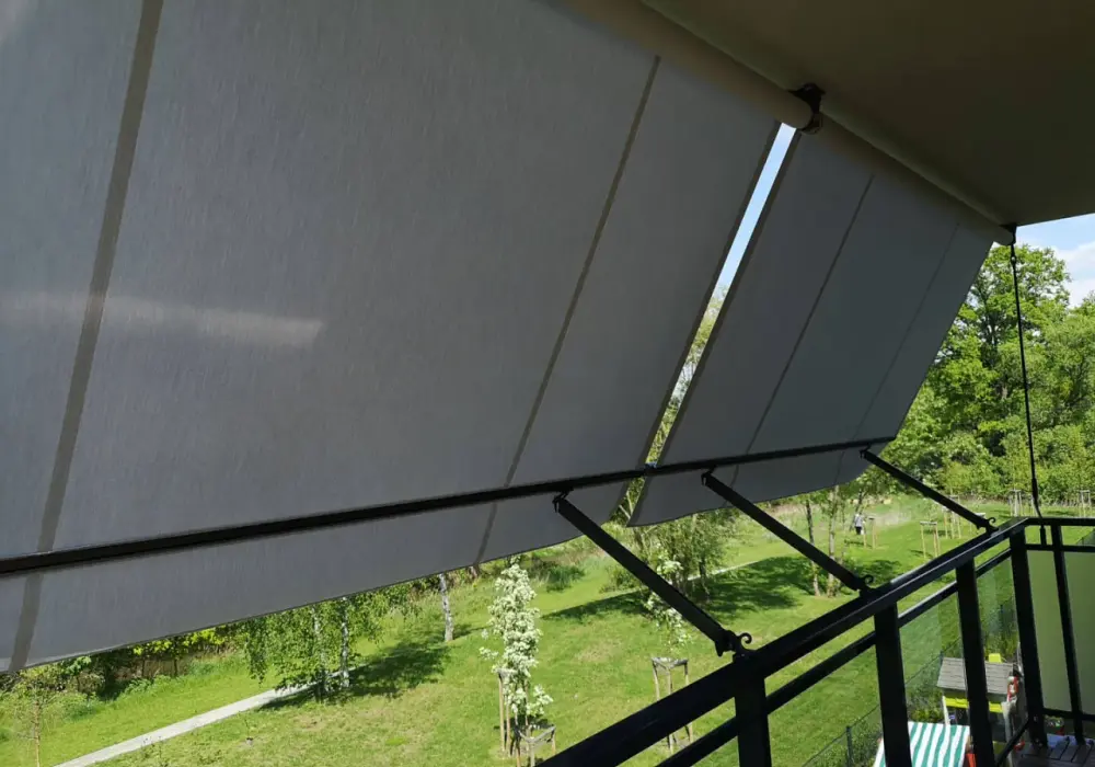 Jak skutecznie zasłonić szklany balkon dla prywatności i estetyki