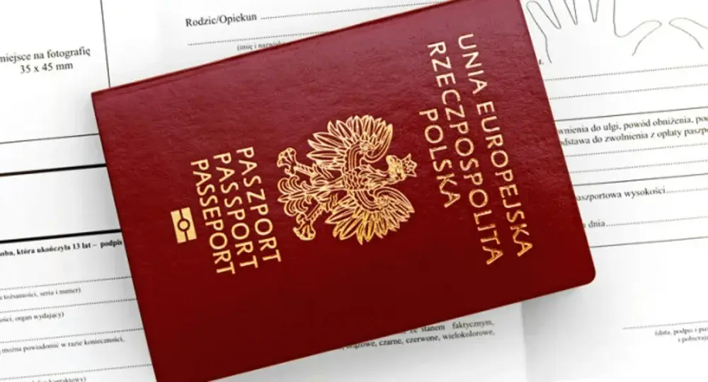 Polski paszport w Holandii: koszty, procedura i potrzebne dokumenty