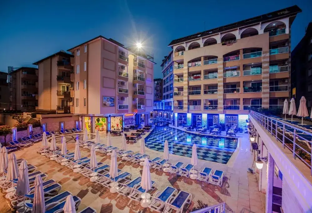 Tac Premier Hotel & Spa: Luksusowy relaks w sercu Alanyi