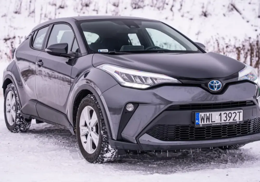 Toyota C-HR (2022) - Czy warto kupić używaną hybrydę?