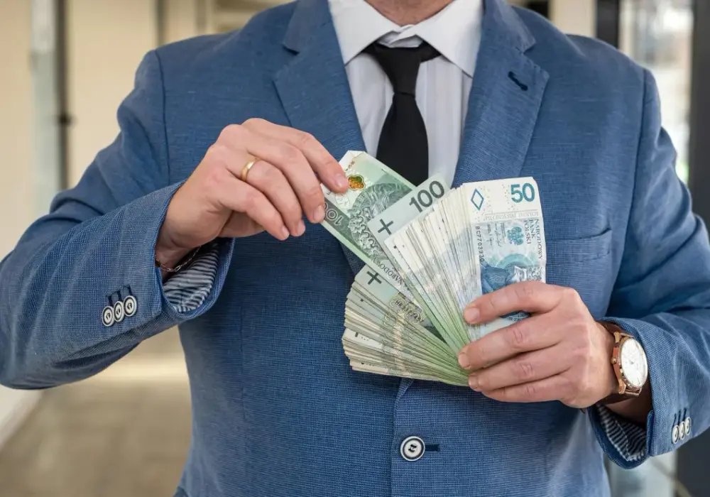 Ile zarabia prezes małej spółdzielni mieszkaniowej? Zaskakujące fakty!