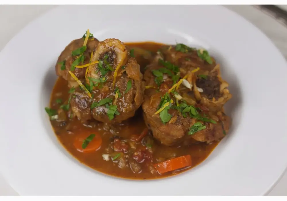 Gicz cielęca z kością – jak zrobić idealne ossobuco?