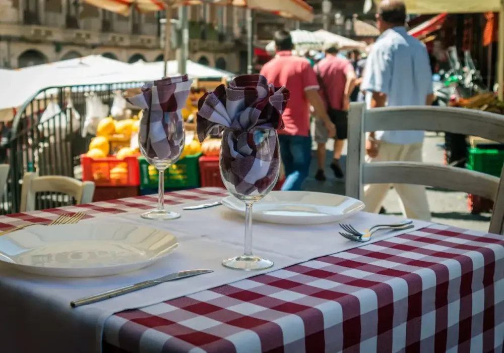 Co zjeść w Katanii: Najlepsze lokalne potrawy i restauracje