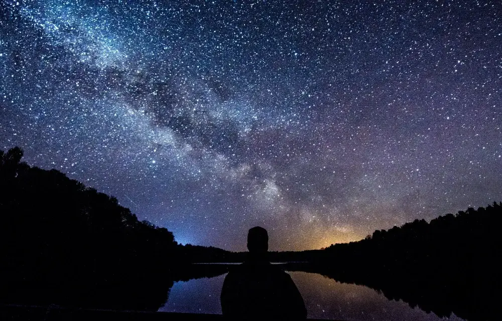 Zdjęcia kosmosu: Jak fotografować gwiazdy i planety? Poradnik