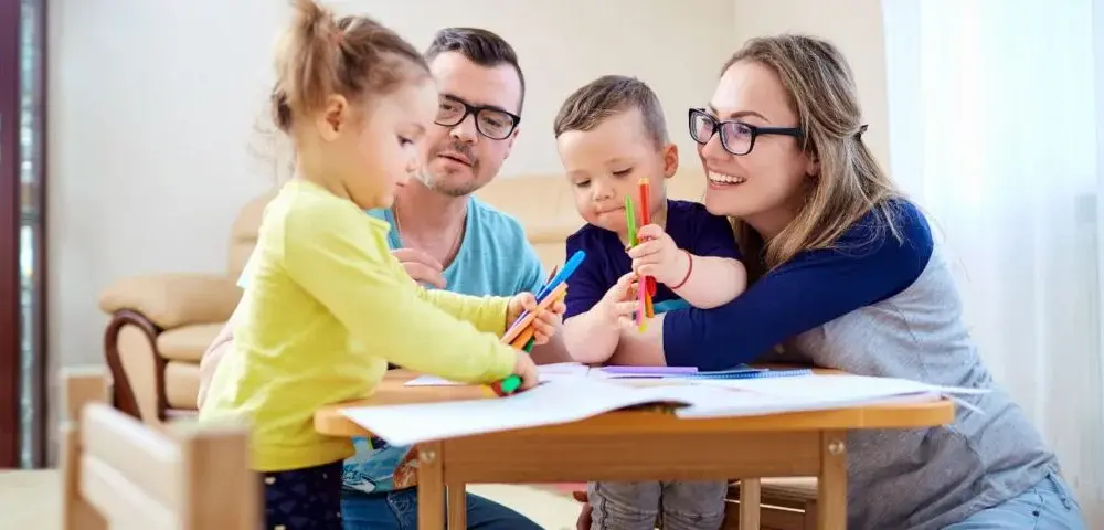 Zajęcia z rodzicami: jak wspólne aktywności wpływają na rozwój dzieci