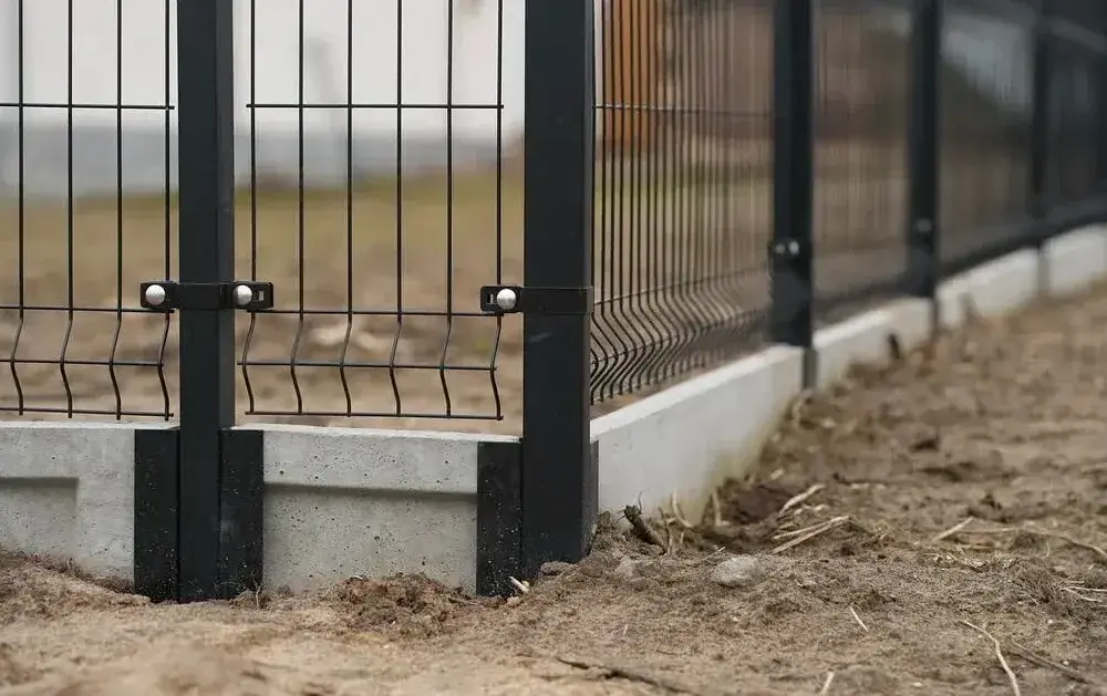 Jak postawić płot - krok po kroku, uniknij najczęstszych błędów