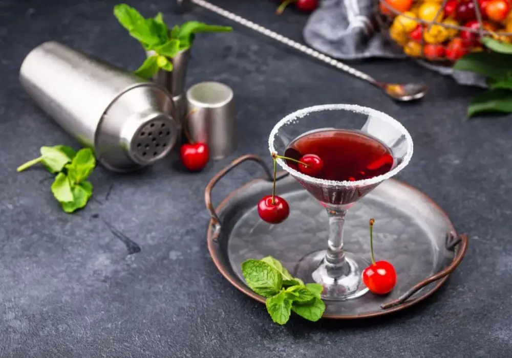 Jak przygotować idealny drink Manhattan: składniki i historia