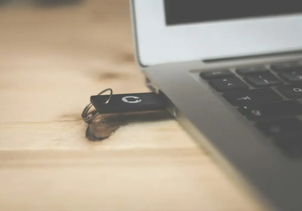 Jak zgrać muzykę z telefonu na pendrive - Poradnik