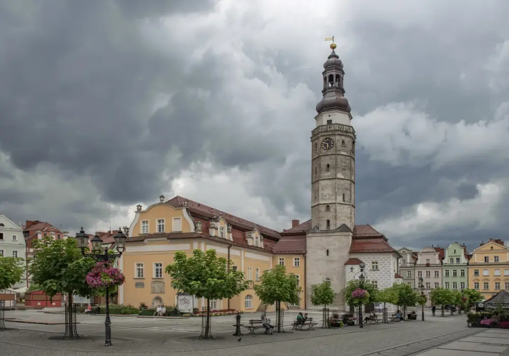 Gdzie leży Bolesławiec? Położenie, granice i drogi