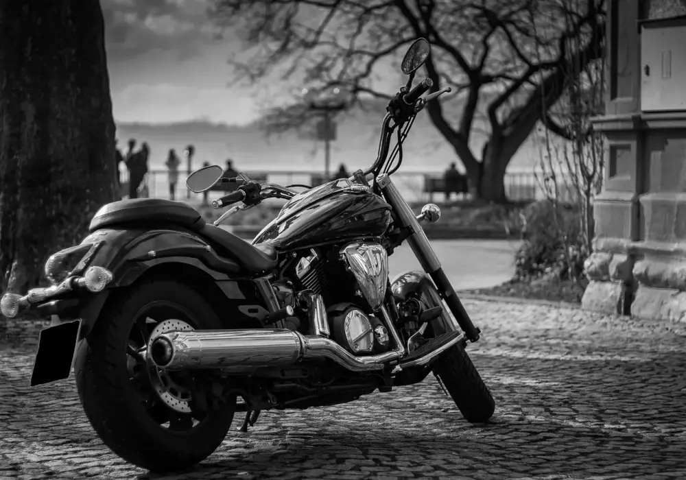 Poznaj motocykle adventure, które podbijają serca miłośników dwóch kółek! Dlaczego to najlepszy wybór na trasę?