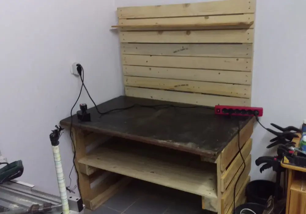 Stół warsztatowy z palet: Budowa krok po kroku tanio i solidnie