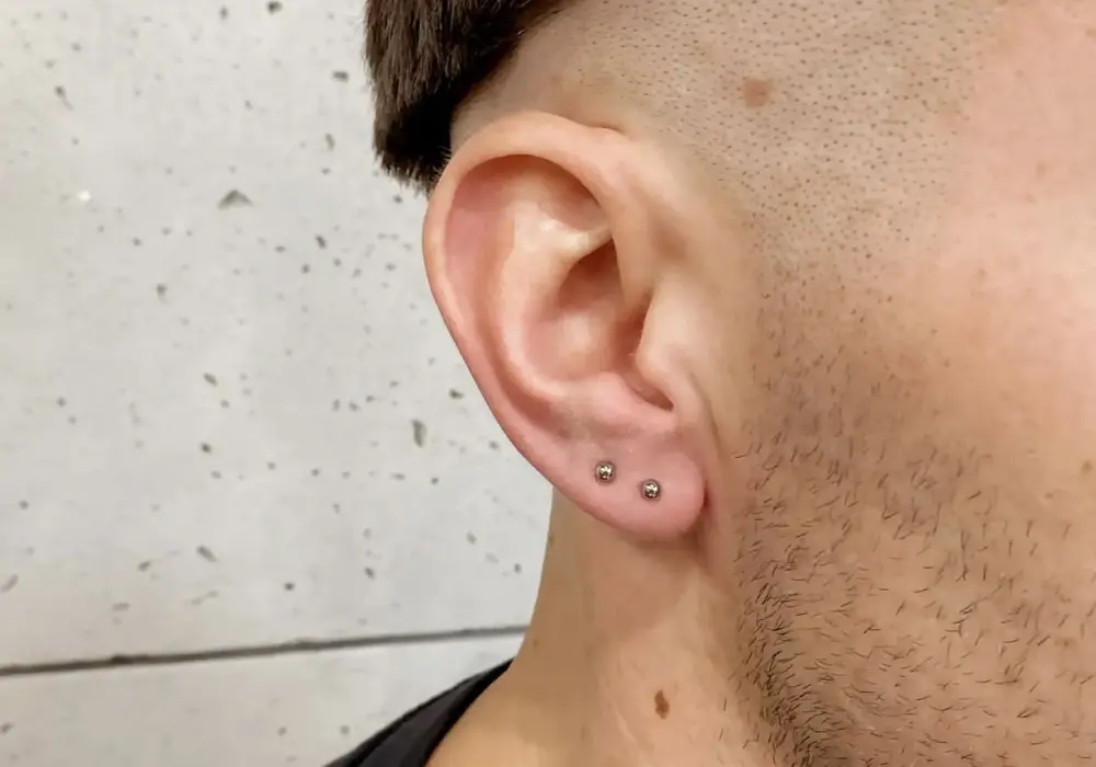 Upper Lobe - Przekłucie, które porządkuje ucho?