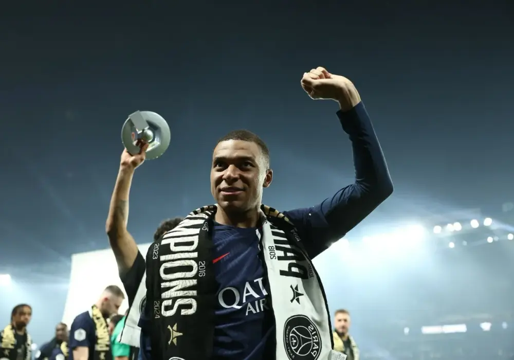 Ile zarabia Kylian Mbappe miesięcznie? Zaskakujące dane o jego pensji