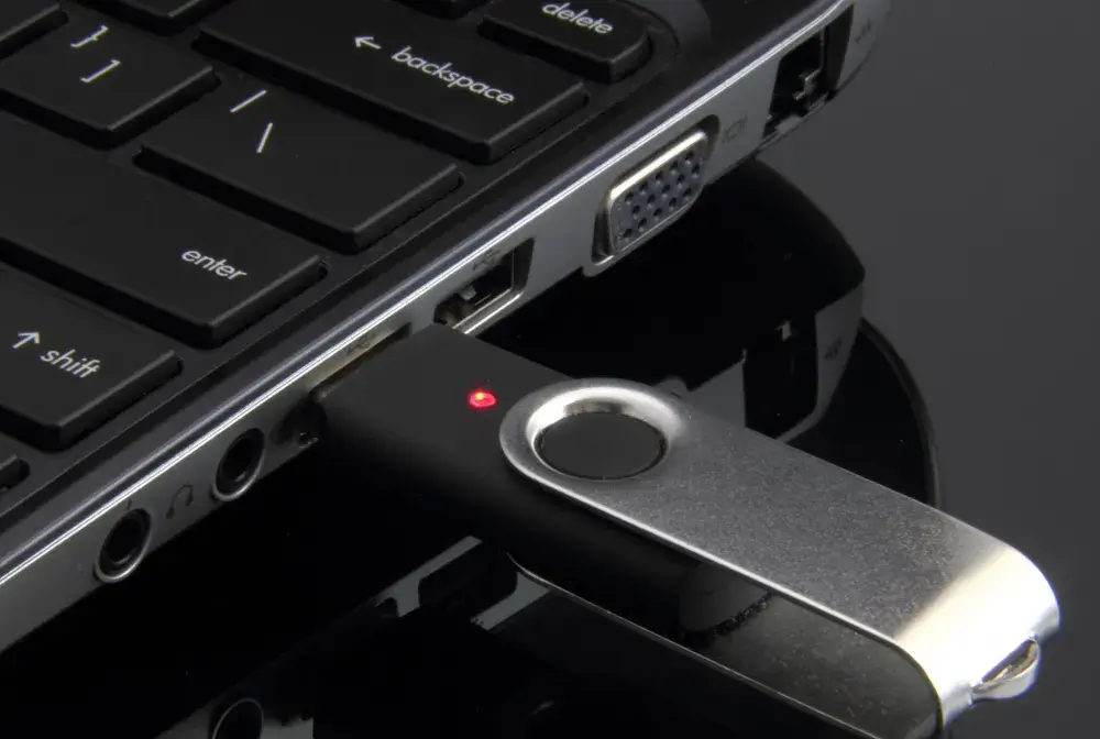 Jak szybko i łatwo sprawdzić prędkość pendrive’a – poradnik krok po kroku