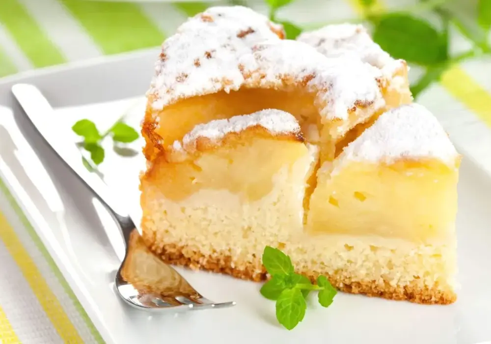 Szybkie ciasto na oleju - przepis na wilgotny deser bez zakalca