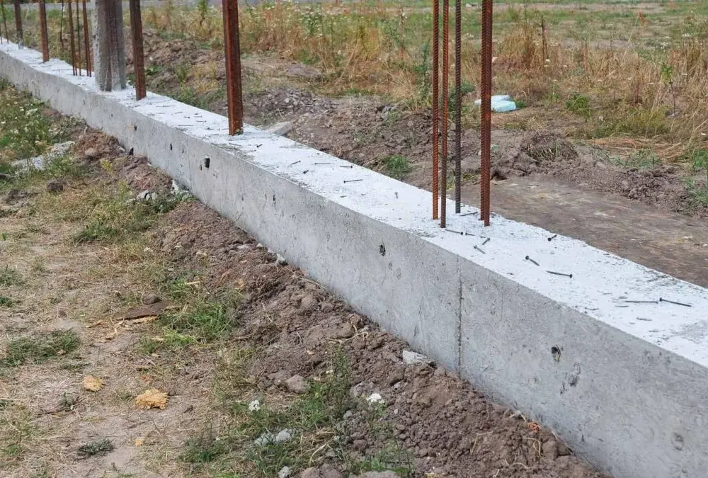 Ogrodzenie Podmurówka Pod Plot Betonowa Przy Ogrodzeniu - Jak Wykonać I Zainstalować Krok Po Kroku