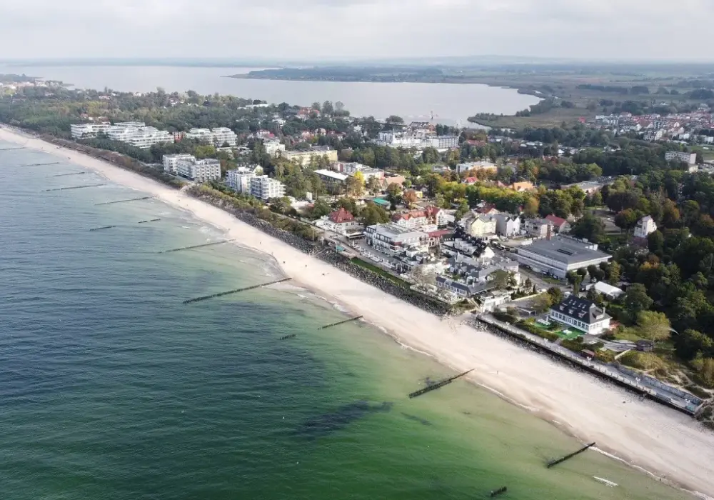 Plaża Mielno - Gdzie znaleźć spokój? Porady i najlepsze zejścia