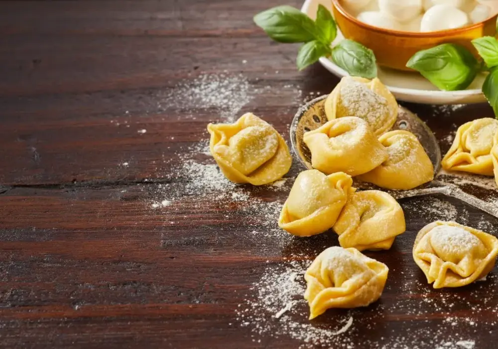 Z czym podawać tortellini ze szpinakiem – najlepsze sosy i dodatki